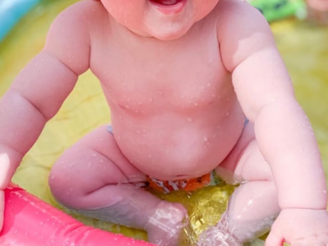 Thea Benson aged seven months enjoying a paddling pool from @lifewithbensons