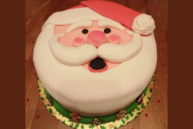 The man himself takes pride of place on this amazing Christmas cake!