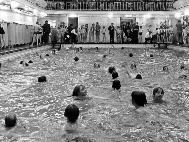 Swimmers at Glossop Road Swimming Baths in Sheffield city centre in 1971