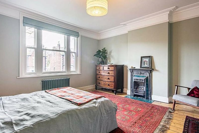 The first floor has two large double bedrooms which each have period fireplaces, plus a good sized single bedroom. The second floor has two further double bedrooms.
