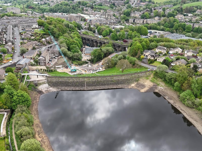 Slaithwaite in the Colne Valley area is 22.5 miles from Leeds city centre. A drive along the M62 will get you into central Leeds in about 45 minutes, while a train from Slaithwaite Station is 20 minutes faster.