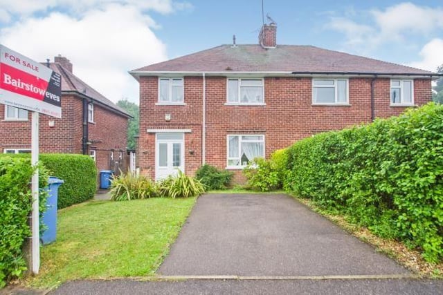 Viewed 1236 times in last 30 days. This three bedroom house has no chain, a conservatory and a utility room. Marketed by Bairstow Eves, 01623 355729.