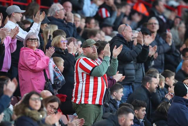 Fans hold a minutes applause for former Sheffield United player Eddie Colquhoun who died recently: Simon Bellis / Sportimage
