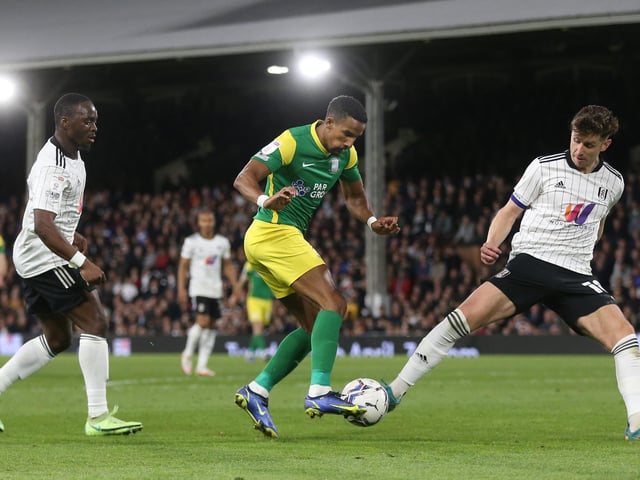 Former Celtic star Scott Sinclair and veteran defender Paul Huntington are on a list of players let go by Preston North End (BBC)