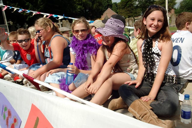 Pupils from the Woodsetts Primary School enjoy the float procession in 2006