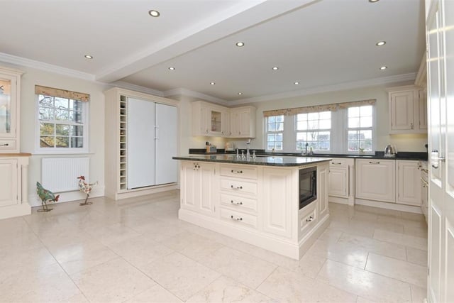 This property has a very consistent colour scheme throughout the property. The white of the kitchen works brilliantly to reflect outdoor light around the room.