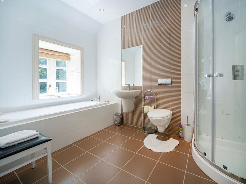 Carriage House - bathroom.