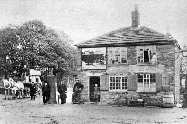 New Sheffield  Hunter’s Bar is a former toll bar on Ecclesall Road active until the late 19th century which now stands in the middle of the roundabout. The gatekeeper for the toll bar lived in a house on the corner of Ecclesall Road and Sharrow Vale Road.