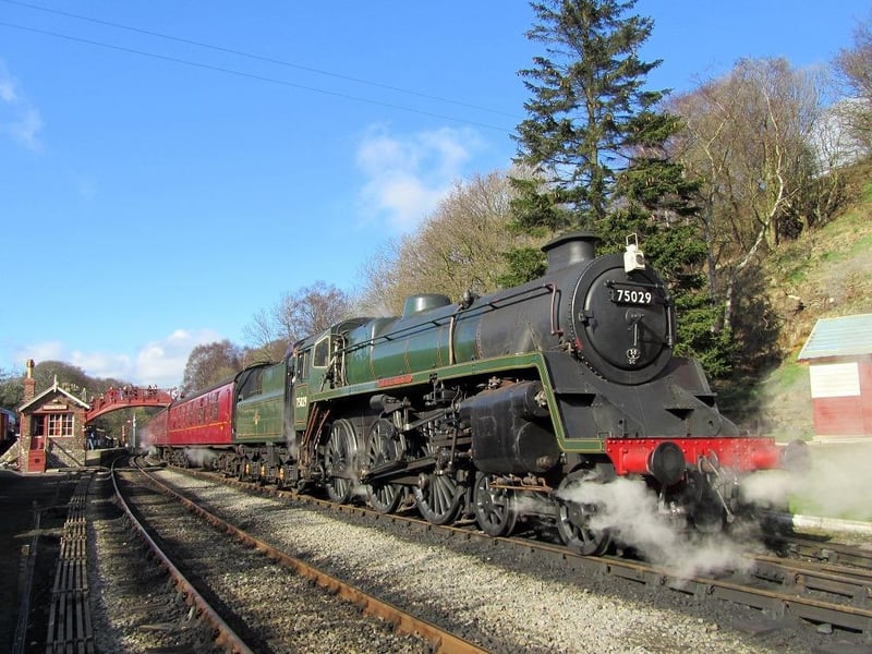 Looking for a special day out this May half term? Hop on board the North Yorkshire Moors Railway – with interactive activities, imaginative play, and thrilling bird encounters, young adventurers will be engaged all week long. Don’t miss the Railway 200 Writing & Art Competition and take part in the Spring Rail 200 Trail with 40 fun family activities to discover.
📍 North Yorkshire Moors Railway, various stations including Pickering, Levisham, Goathland, Grosmont, Whitby