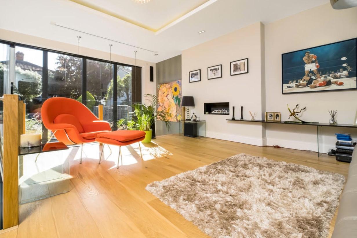 Are these the nicest properties available in Portsmouth right now? This 4-bedroom Southsea townhouse is listed on Rightmove here: https://bit.ly/2Tck70u