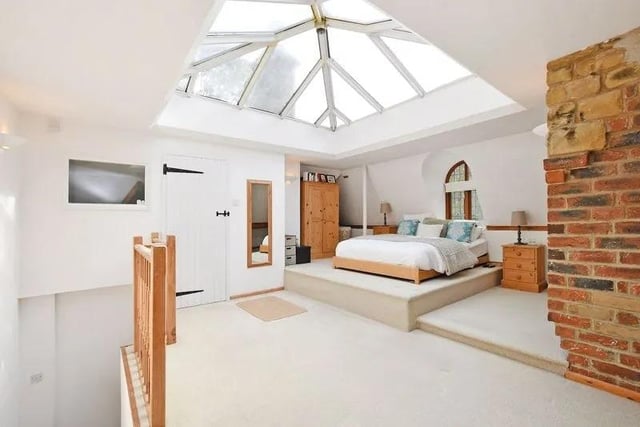 This bedroom has an en-suite shower room and is very bright thanks to the large skylight in the roof.