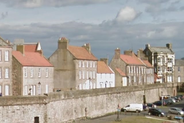 The Walls is a beautiful and elegant period townhouse overlooking the Tweed Estuary, right on the Elizabethan Walls and in the tranquil heart of the old town of Berwick. Recently restored to its former Georgian splendour. The Walls offers luxurious comfort but with modern conveniences such as free Wi-Fi internet access and full Sky TV and Netflix on large flat-screen smart TVs. It also has secure storage for bicycles.
