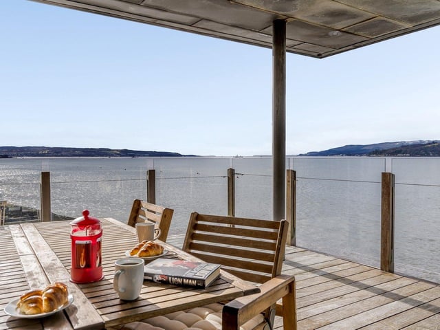 Al fresco meals and drinks can be enjoyed on sunny days on the terrace.