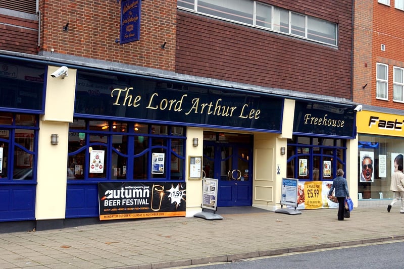 Located in West Street, Fareham, this pub has a 3.8 star rating out of five based on 1,111 reviews on Google. One reviewer wrote 'Quick service with happy, helpful staff'.
