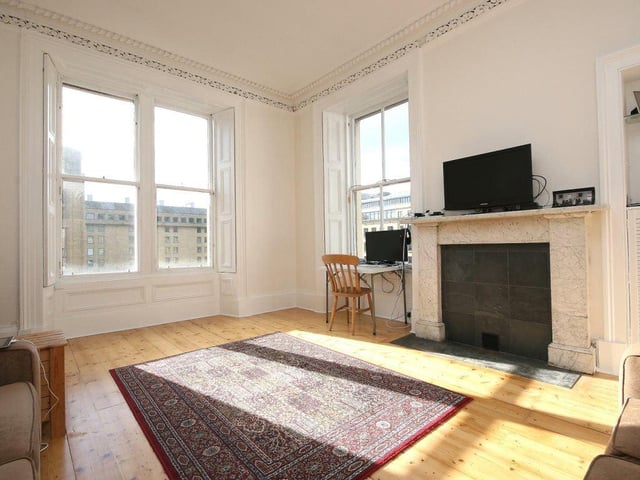1 bed flat to rent - £3,000 pcm (£692 pw).
*festival let*