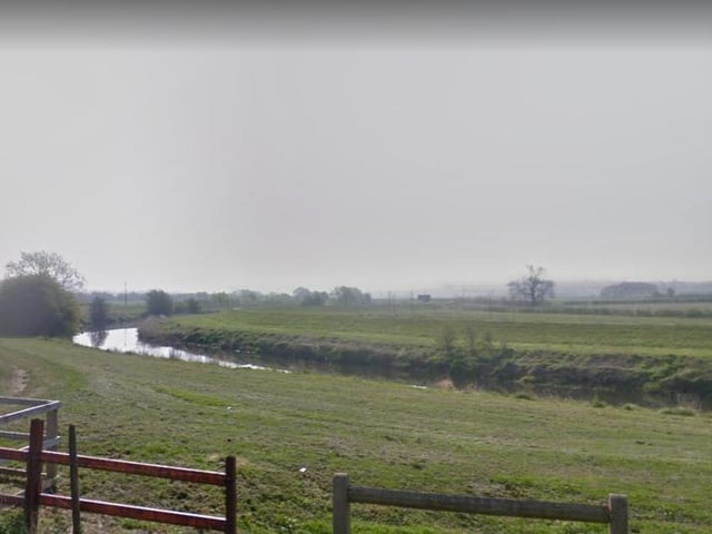 Adwick to Mexborough along the River Dearne is another 6.1 kilometer loop trail near Doncaster.