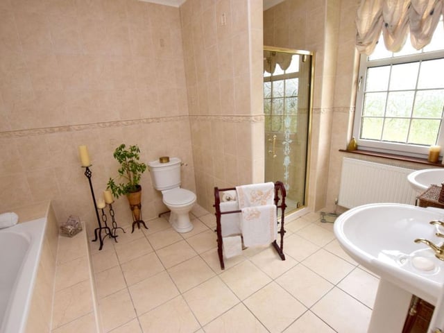 Master en-suite.