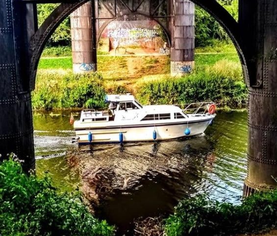 Oh how lovely to be by the water on hot Summer days. Photo from @thomas__beckham
