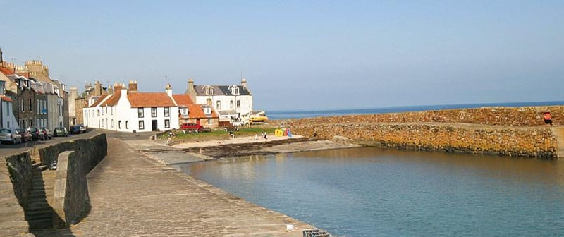 This gorgeous cottage is in an impressive stone building at the quiet harbour's edge in Cellardyke, just seven miles south of St Andrews and an hour and a half hour's drive north from the Capital.