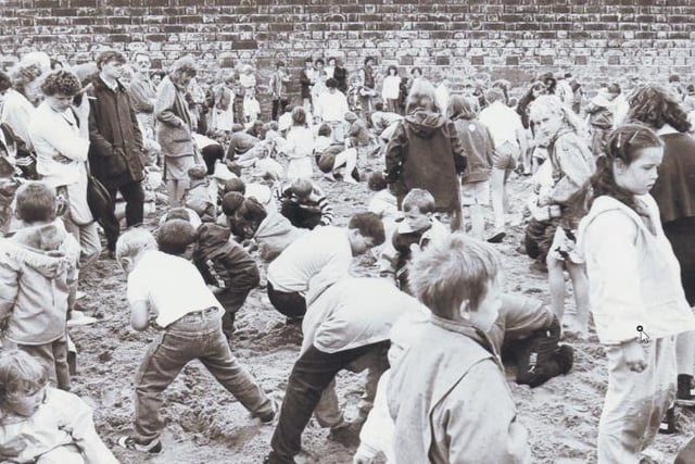 Look how busy the 1989 treasure hunt was.