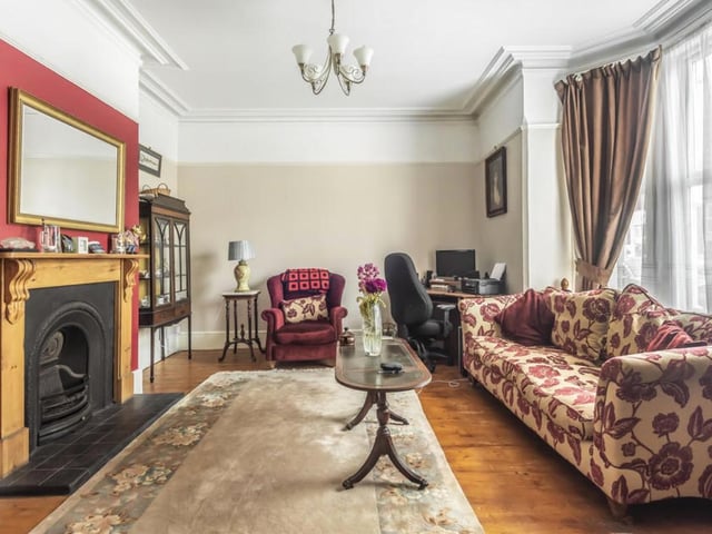 This 5-bedroom terraced house is up for offers from £375,000. View it here: https://bit.ly/2WyZy01