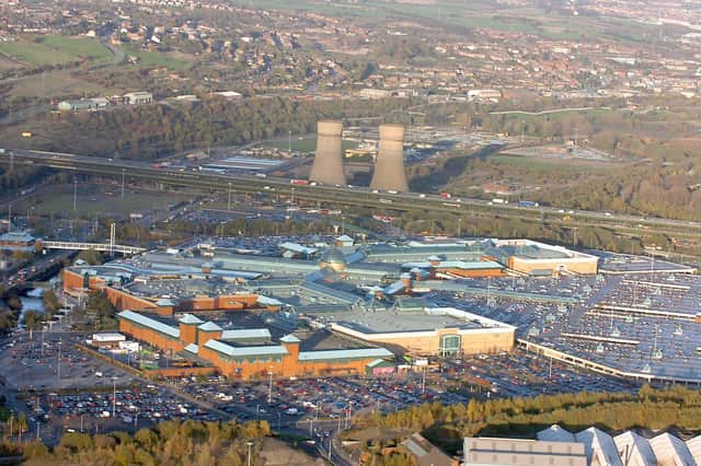 Meadowhall and the Tinsley cooling towers, demolished in 2008.