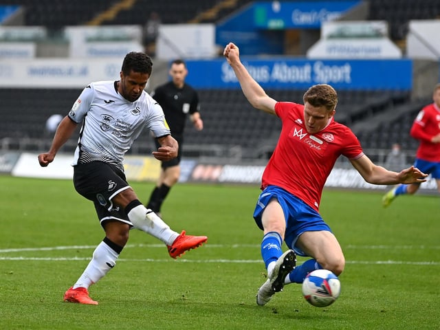 Ex-Swansea City and QPR man Wayne Routledge has announced his retirement from the game. The ex-England U21 international, now 36, made nearly 600 appearances during his career, and won the League Cup with the Swans in 2013. (Sky Sports)