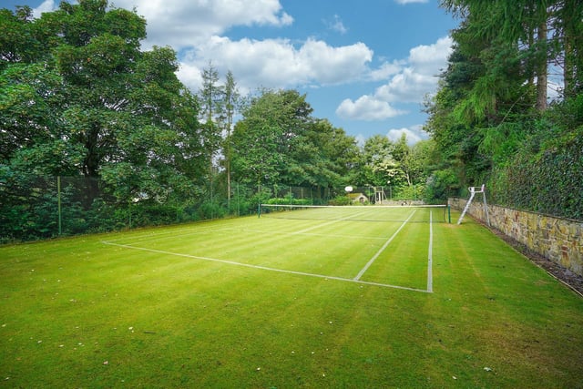 The garden also features a full size tennis court, perfect for a few rallies in order to keep fit.