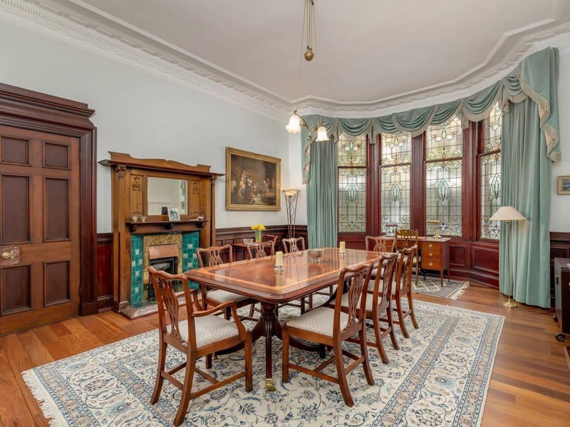 Dining room.