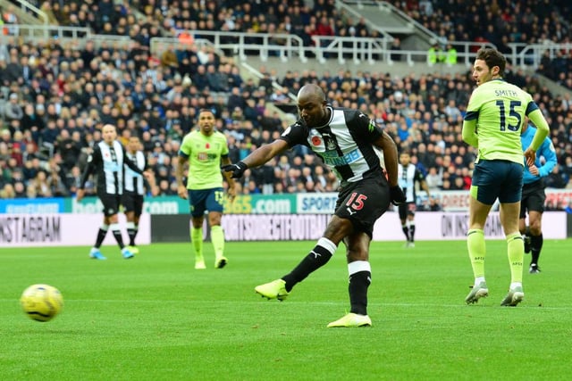 Newcastle United are unlikely to activate the £10m release clause in order to sign the injured Jetro Willems permanently. His contract at Frankfurt expires in 2021. (Bild)