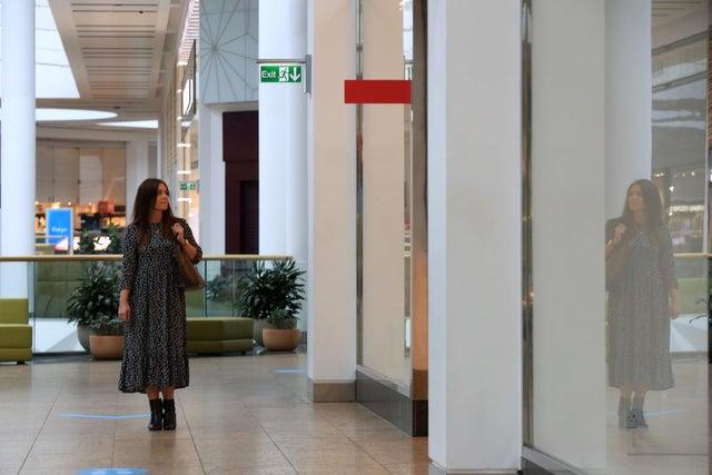 Benefit Cosmetics is looking for a Meadowhall counter manager in a role that could be either temporary or part-time. Through leading your team by setting the perfect example, you will maximise on all sales opportunities and ensure the team provide the best customer service and shopping experience possible. Part-time hours will be 34.7 per week and team members will be required to work weekends, late nights and bank holidays.