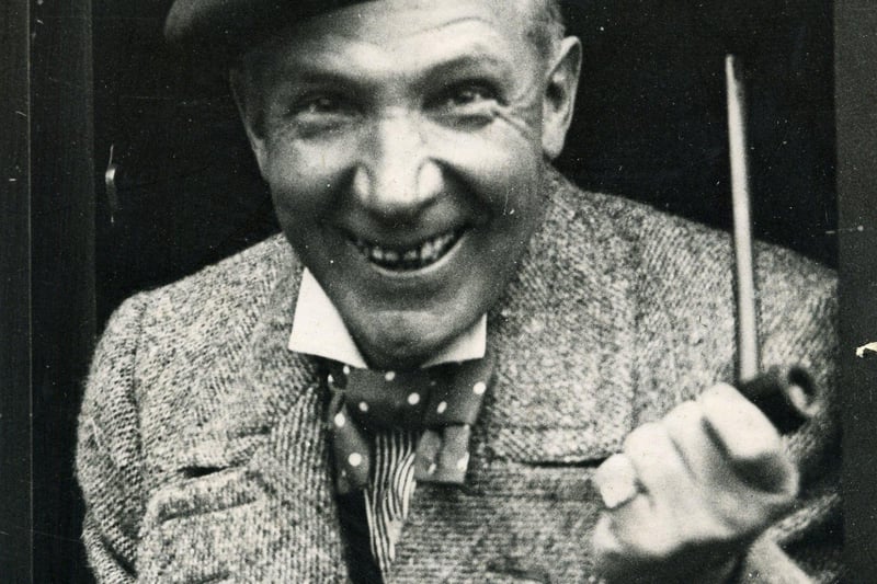 The oldest star on our Glasgow panto list is the one and only singer and comedian Harry Lauder who made his panto debut at the Theatre Royal along with Dan Crawley in 1905. His only other pantomime appearance came five years later when he featured in Red Riding Hood at the same theatre, 
