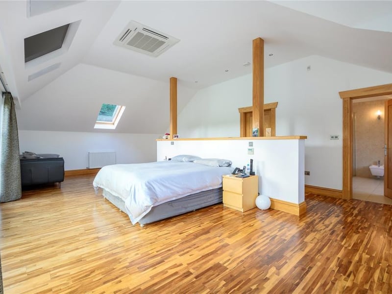 Principal bedroom.
