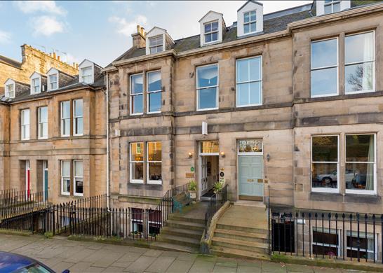 The townhouse is located on Inverleith Terrace overlooking The Royal Botanic Garden and only a couple of minutes walk from Inverleith Park.
