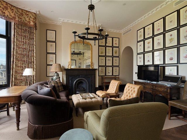 Sitting room.