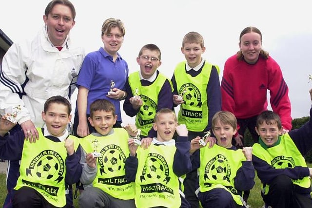 Teacher Joanne Throssell at Park Primary School in 2001 with her students.