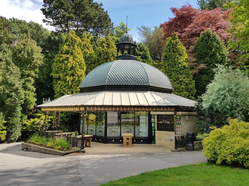 Skip the driving and head straight into Harrogate’s elegant spa town centre. Take a leisurely stroll through the Valley Gardens, browse independent boutiques, and indulge in afternoon tea or a craft gin without worrying about a parking meter.