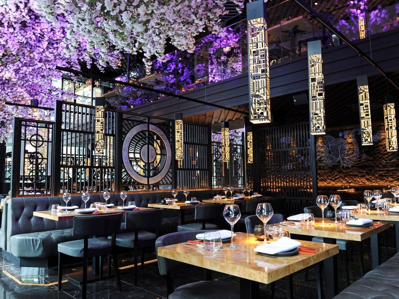 A visually stunning destination where modern Chinese cuisine meets incredible floral design. It is frequently praised for its high-concept cocktails and Instagrammable interior, making it the top choice for a stylish celebration. 🥢 29 East Parade Minerva House, Minerva, Leeds LS1 5PS