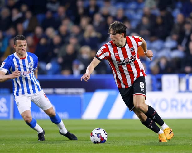 Sheffield United's Sander Berge (right) and Huddersfield Town's Jonathan Hogg battle for the ball