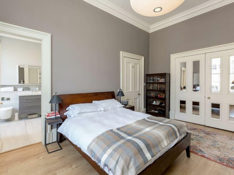 Principal bedroom.