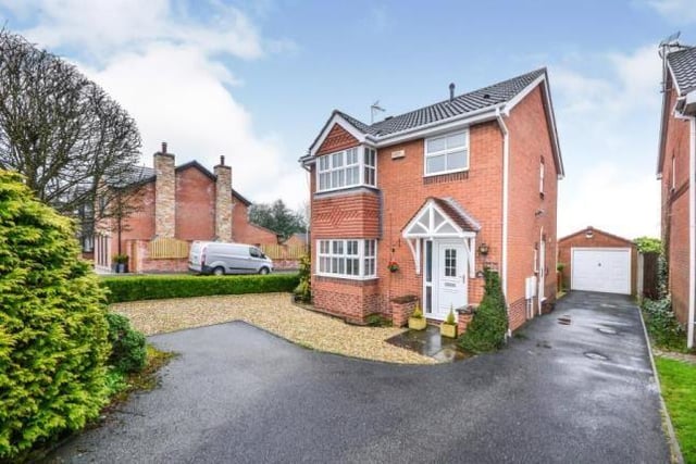 Viewed 1423 times in last 30 days. This three bedroom detached house has a conservatory and large kitchen. Marketed by Frank Innes, 01623 355732.