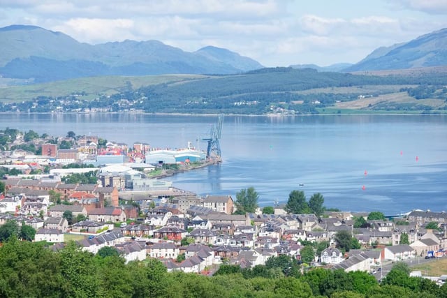 The population of Inverclyde has decreased 2.6% in the last five years. In 2014 the population was 79,890 and since it has decreased to 77,800.