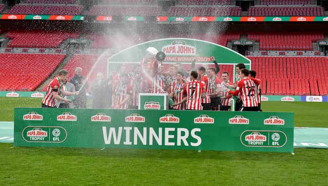 Sunderland players celebrate winning the Papa John's trophy.
