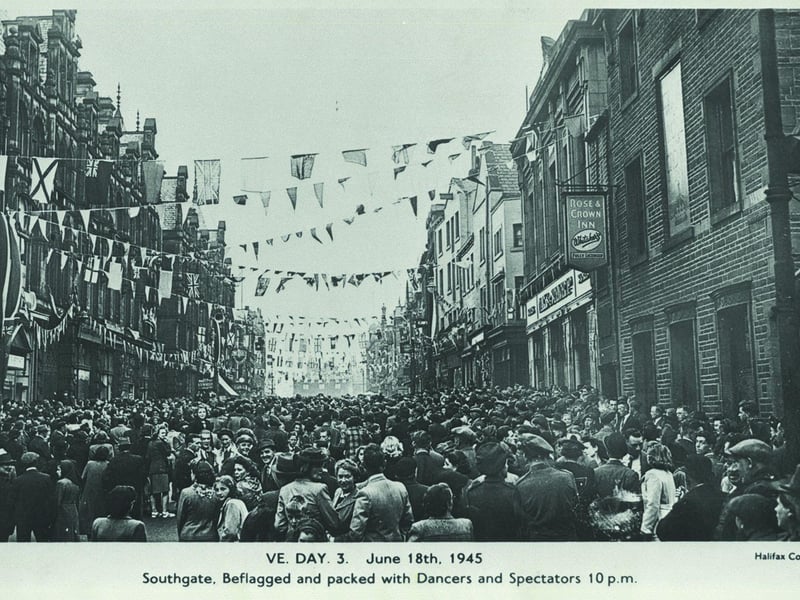 Join a special commemoration of VE Day at the magnificent Piece Hall in Halifax on Saturday, May 3rd, 2025. This historic venue will host events to mark the anniversary of Victory in Europe Day 📌 The Piece Hall, Blackledge, Halifax, West Yorkshire, HX1 1RE.