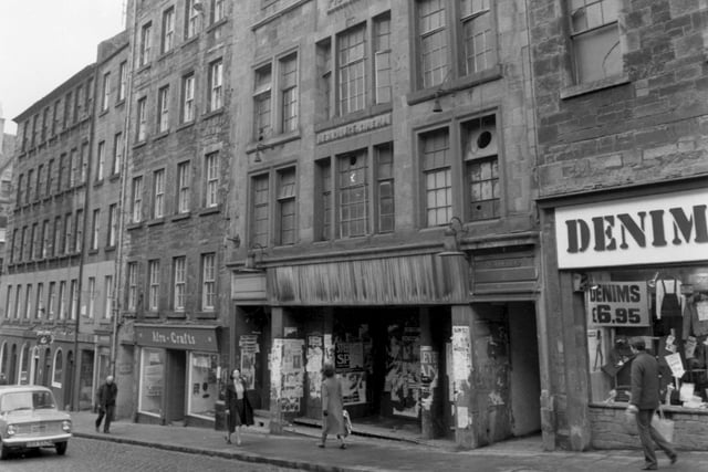 Exterior of the New Palace cinema in Edinburgh's High Street, which closed in 1957 and later became a popular night club. The ground floor level is now a retail unit and sells souvenirs.