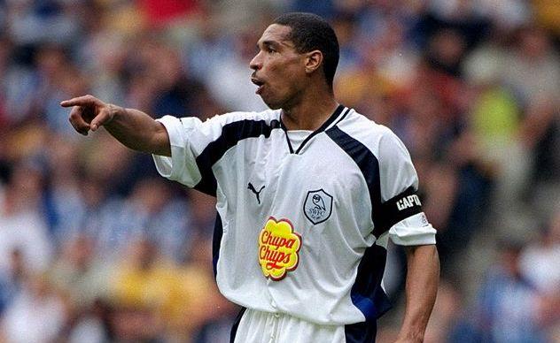 Aside from the sponsor, and the fact that apparently Walker was given an XXXL, I have a lot of time for this shirt. I had one until my little brother 'accidentally' burnt a hole in it. Liked the navy trimming on it, but would have been better without a big lollipop logo on the front. (Dave Rogers /Allsport)