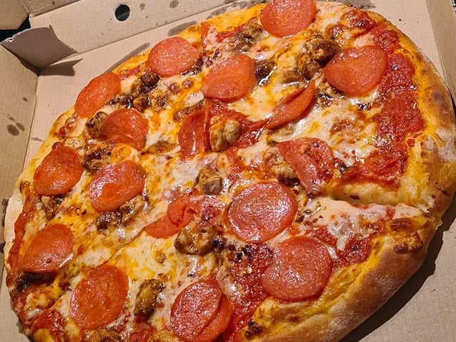 If you're craving a weekend night pizza then the Anne Arms in Sutton is a great choice.