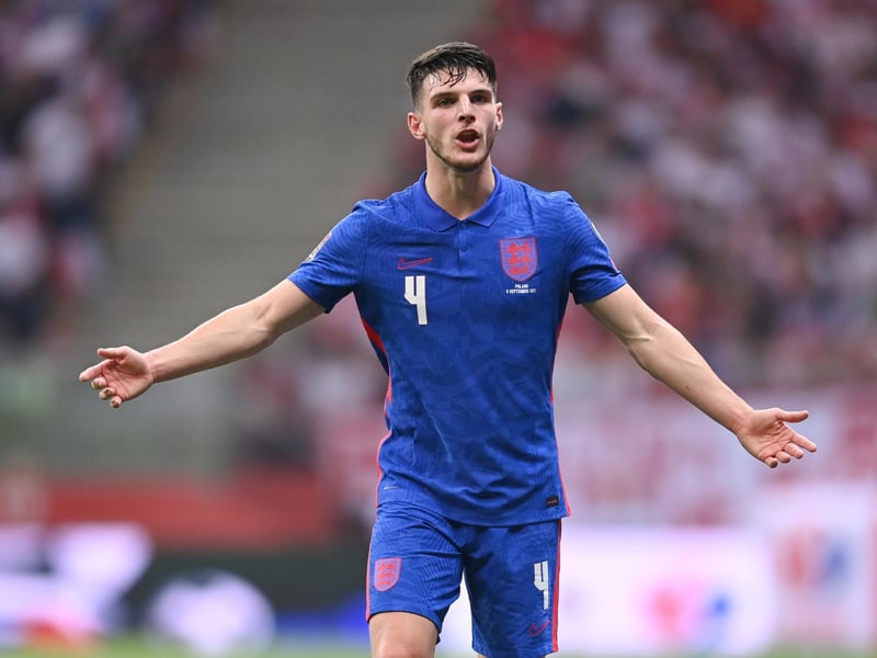 Manchester City and Manchester United will battle it out for the signature of West Ham midfielder Declan Rice. The Hammers have put a £100million price tag on the England stars head but both Manchester clubs could be prepared to meet that (The Sun)