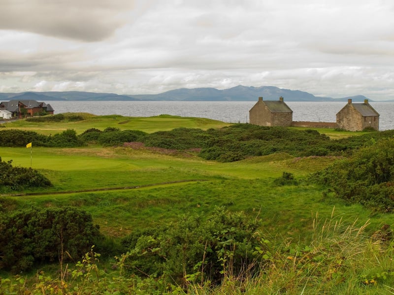 The first record of golf travelling to North American golf was an order for 96 golf clubs and 432 golf balls that was shipped from Leith to Charleston, in South Carolina, in 1743.