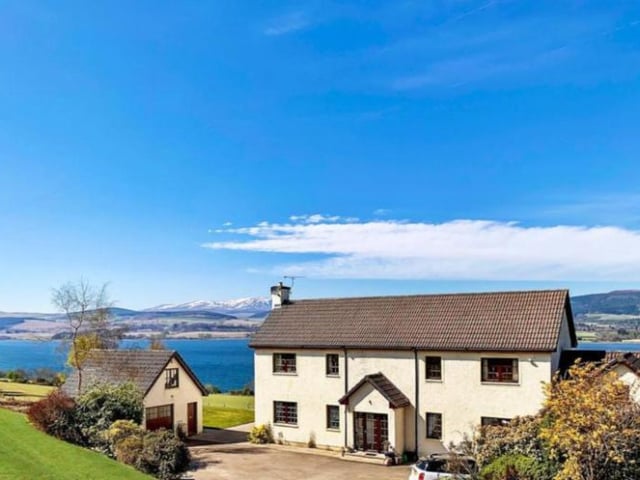 This superb family home is found in a private setting of one acre on the Black Isle. Its most desirable feature is the phenomenal views across the Cromarty Firth. Built in 1996, it has a comfortable, modern interior with 4 bedrooms, while also offering a timeless countryside charm.
425,000 GBP